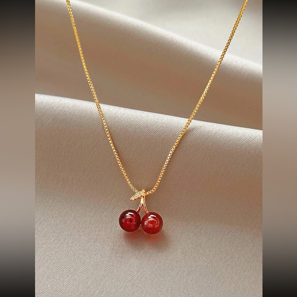 NWOT - Minimal Dainty Cherry Charm Pendant Necklace 🍒